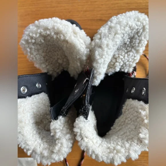 Universal Thread Black and Cream Women's Lace-Up Combat Boots, size 8.5 - Picture 5 of 9